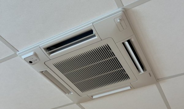 Cassette plafonier pour la climatisation salle de reunion.
